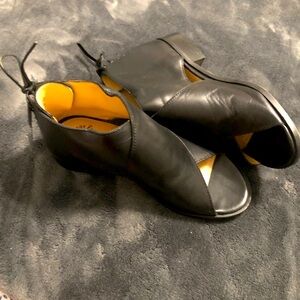 Vintage Foundry Company Regan Black Leather Open Toe Shoe Sandal